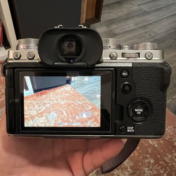 Fujifilm X-T4 26.1 MP Mirrorless Camera Silver Bundle With 2 Lens And Camera Bag - Picture 2 of 15